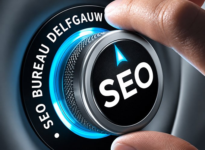 Hand draait aan verlichte knop ingesteld op SEO bureau Delfgauw - 2B Media - Online Marketing & Webdesign