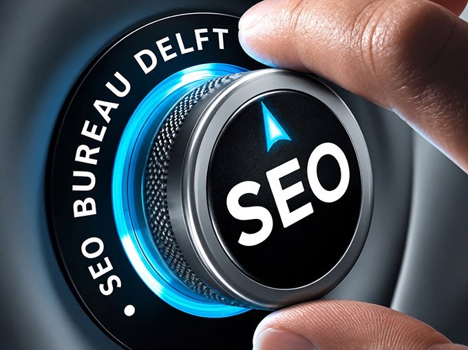 Hand draait aan verlichte knop ingesteld op SEO bureau Delft - 2B Media - Online Marketing & Webdesign