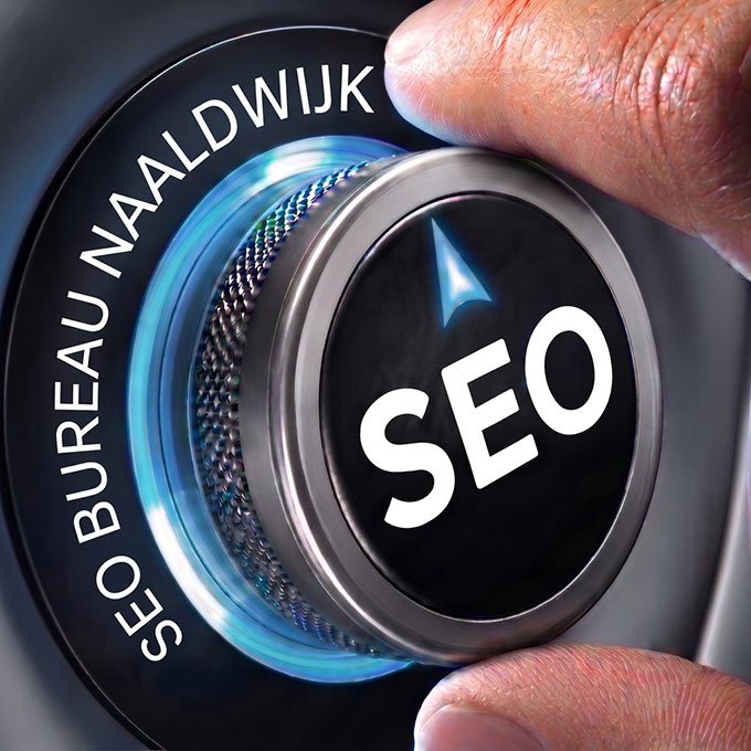 Hand draait aan verlichte knop ingesteld op SEO bureau Naaldwijk - 2B Media - Online Marketing & Webdesign